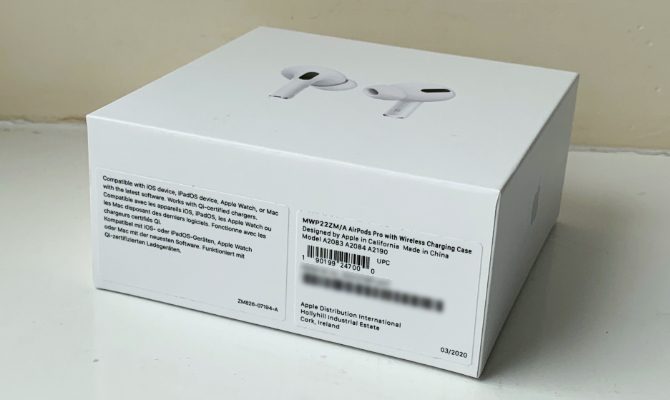 AirPods box showing serial number barcode
